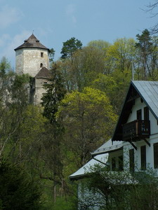 Link to full sized version of 01-Baszta na wzgorzu zamkowym i hotel Kazimierz.jpg