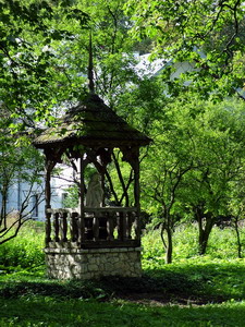Link to full sized version of 15-kapliczka obok hotelu Kazimierz.jpg