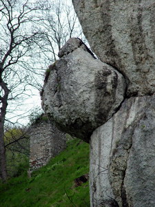 Link to full sized version of 18-skalka pod wzgorzem zamkowym.jpg